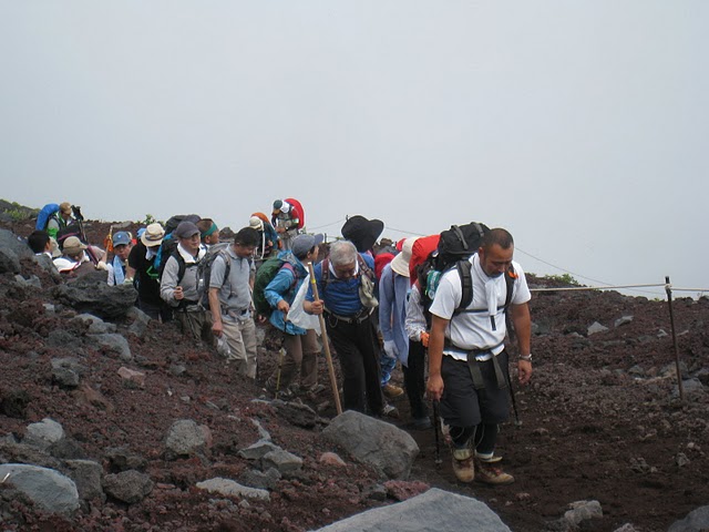 富士登山2011　今年も講談師・神田紫さんと山頂へ