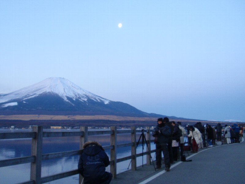 山中湖からの逆さ富士です