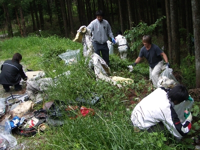 �����̂��x�݂𗘗p���āA�Ј����x�m�R���|�����I�Ɏ��{���Ă���B