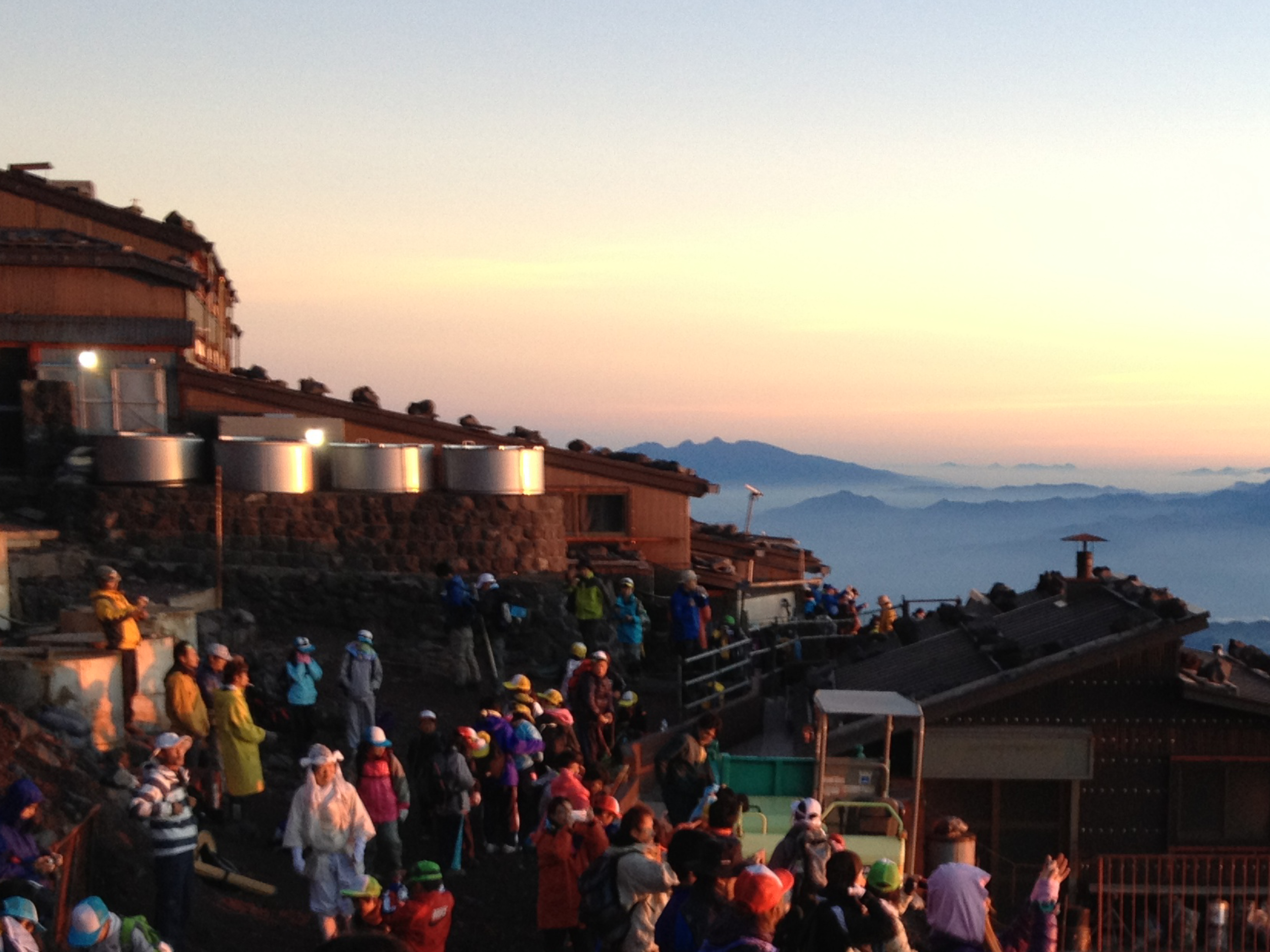 浜名湖JC富士登山　小学生30人が頂上をめざしました
