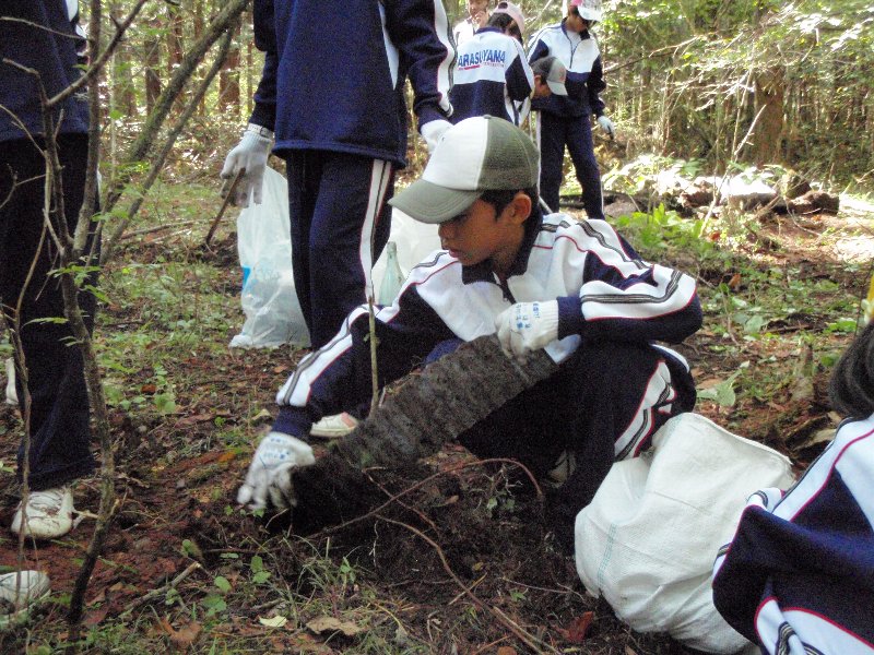 世田谷区立烏山中学校の皆さんと清掃活動を実施しました！